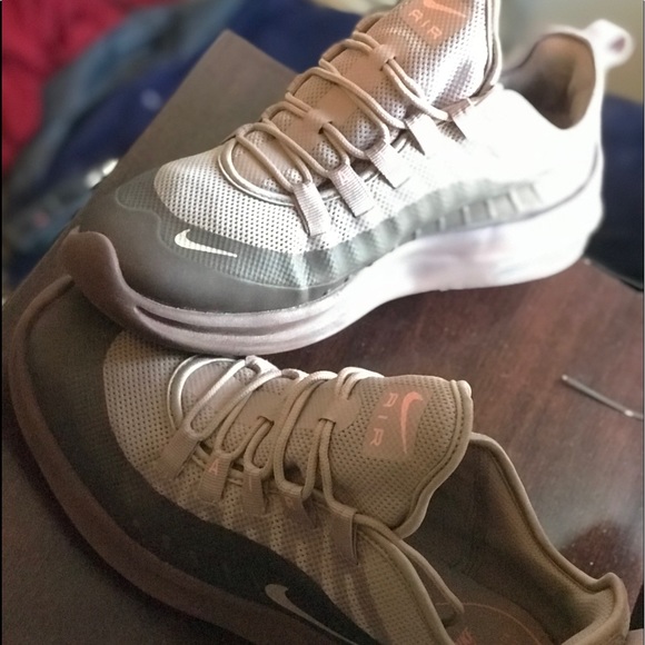 Nike shoes - Picture 4 of 4